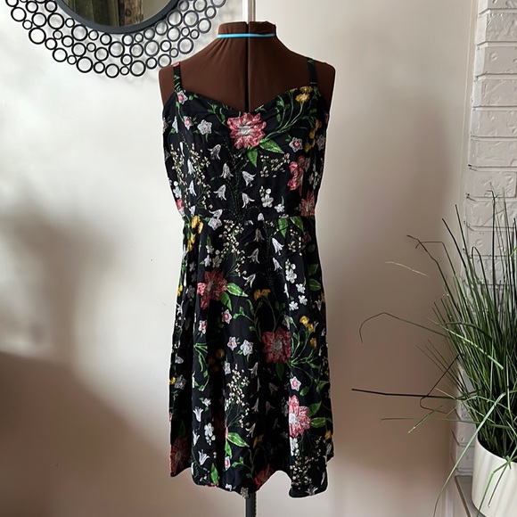 Dresses & Skirts - 2/$20 SALE. Floral Sundress L